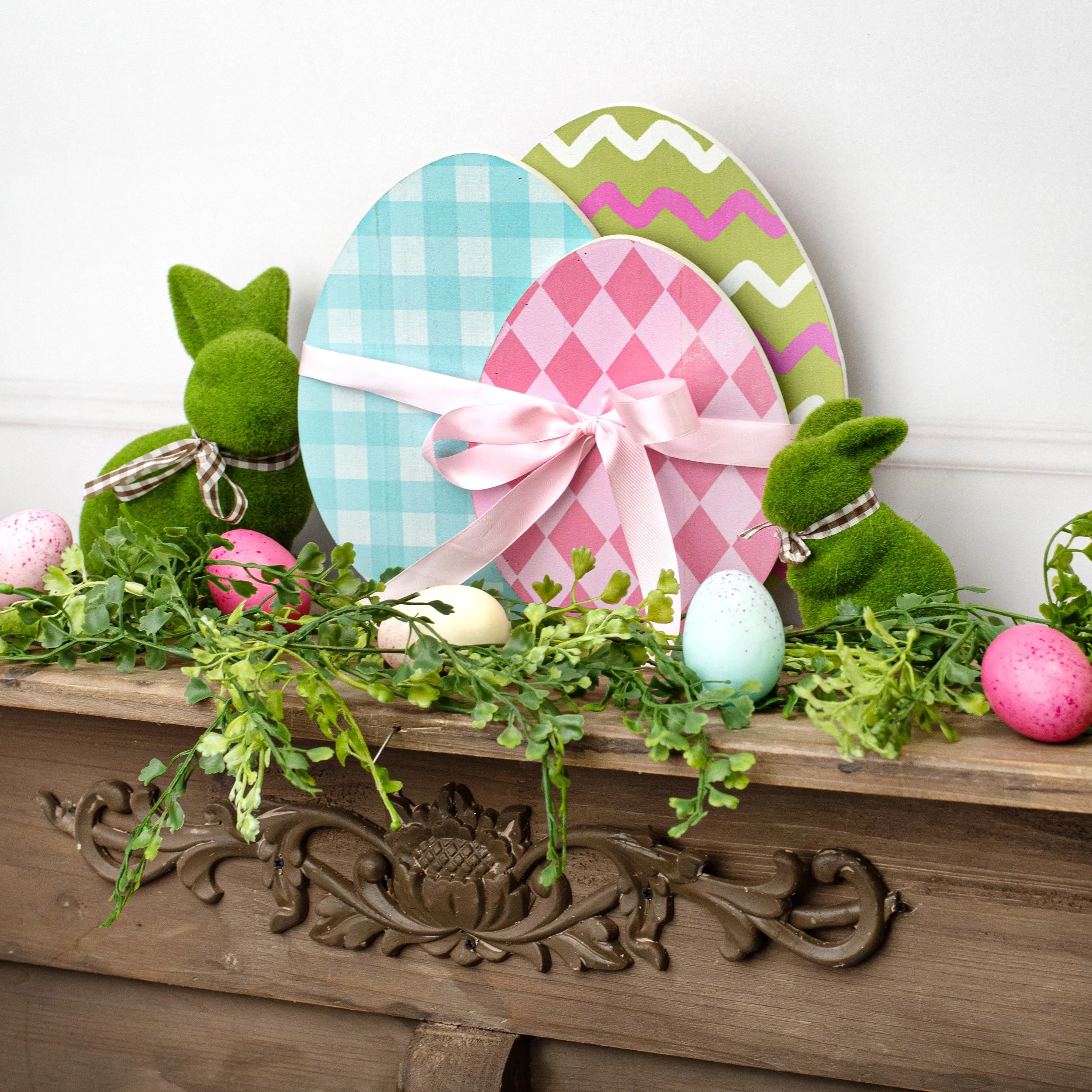 9" Decorated Eggs Sign