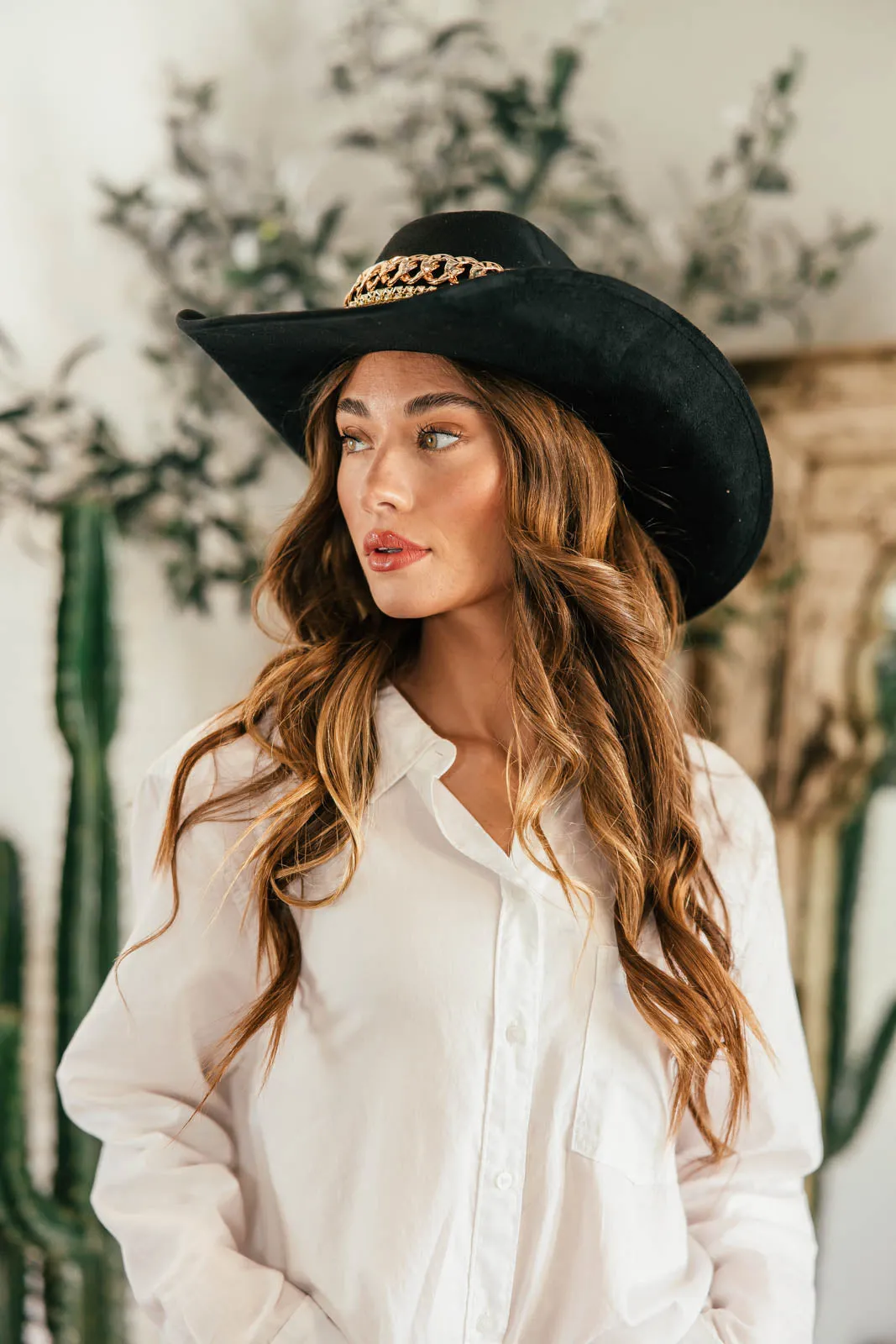 GB ORIGINAL!! The “Beth Dutton” Chain Banded Suede Hat in Black