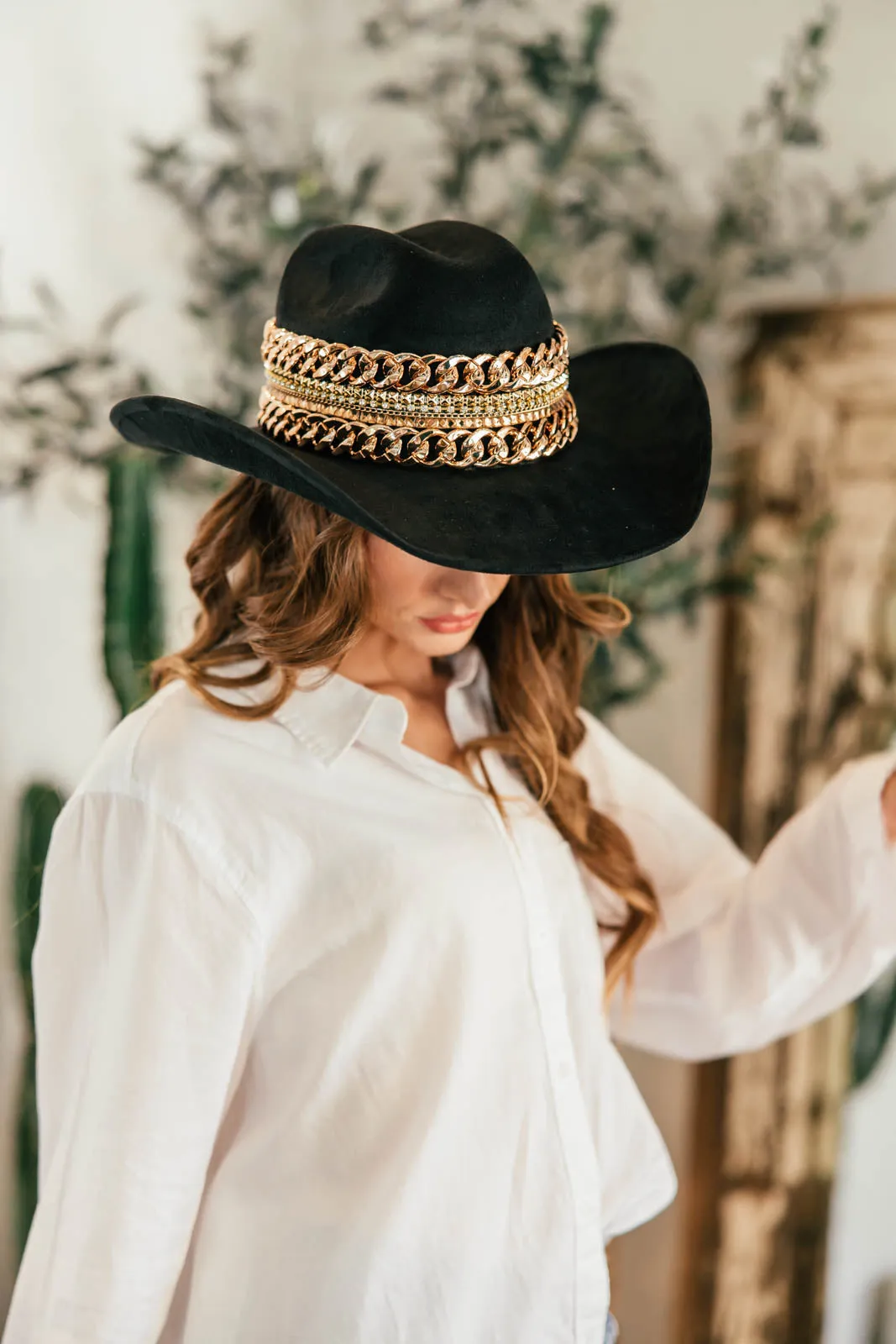 GB ORIGINAL!! The “Beth Dutton” Chain Banded Suede Hat in Black