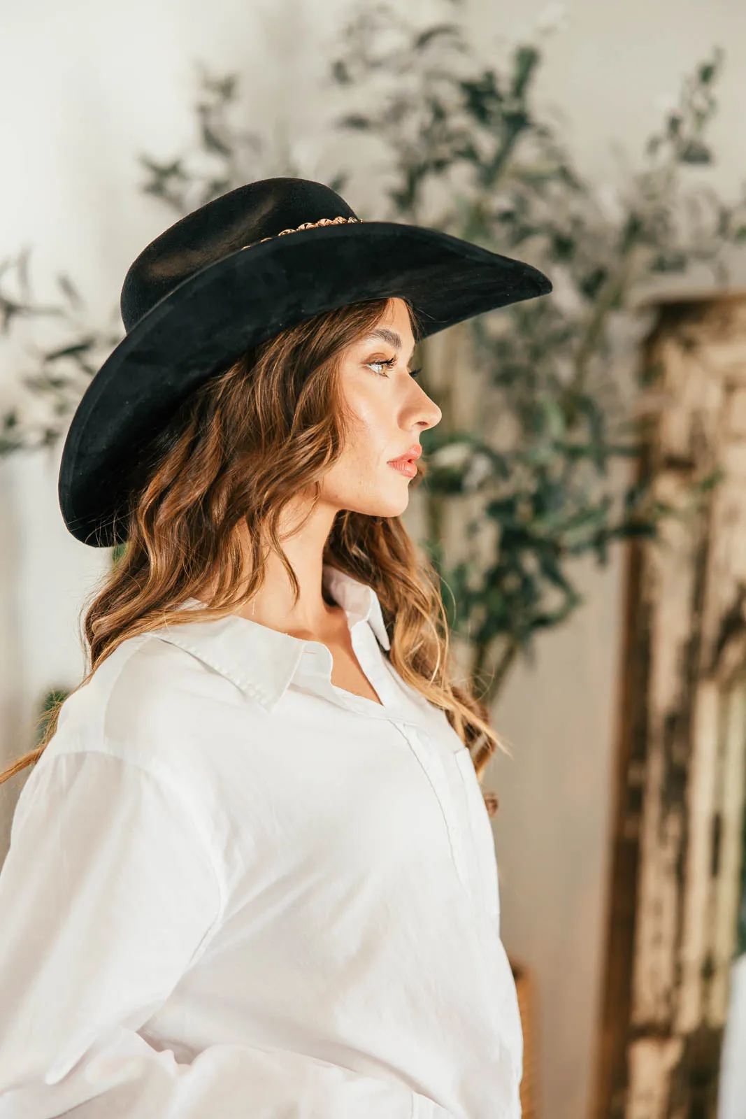 GB ORIGINAL!! The “Beth Dutton” Chain Banded Suede Hat in Black