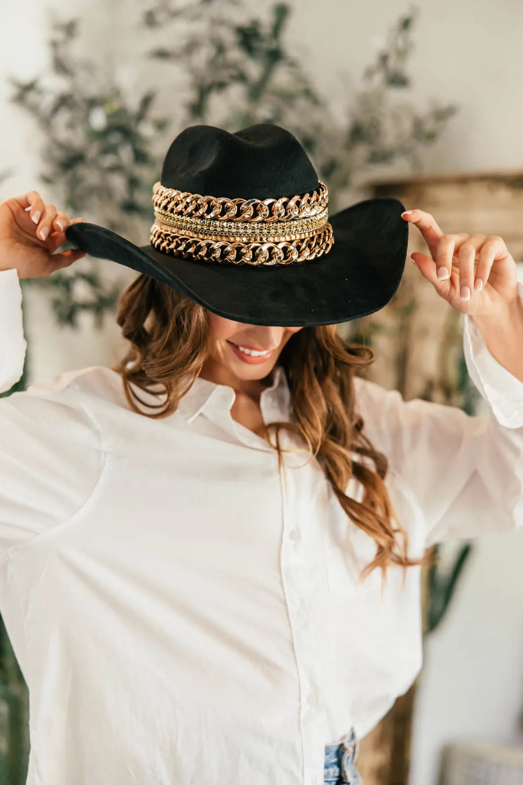 GB ORIGINAL!! The “Beth Dutton” Chain Banded Suede Hat in Black