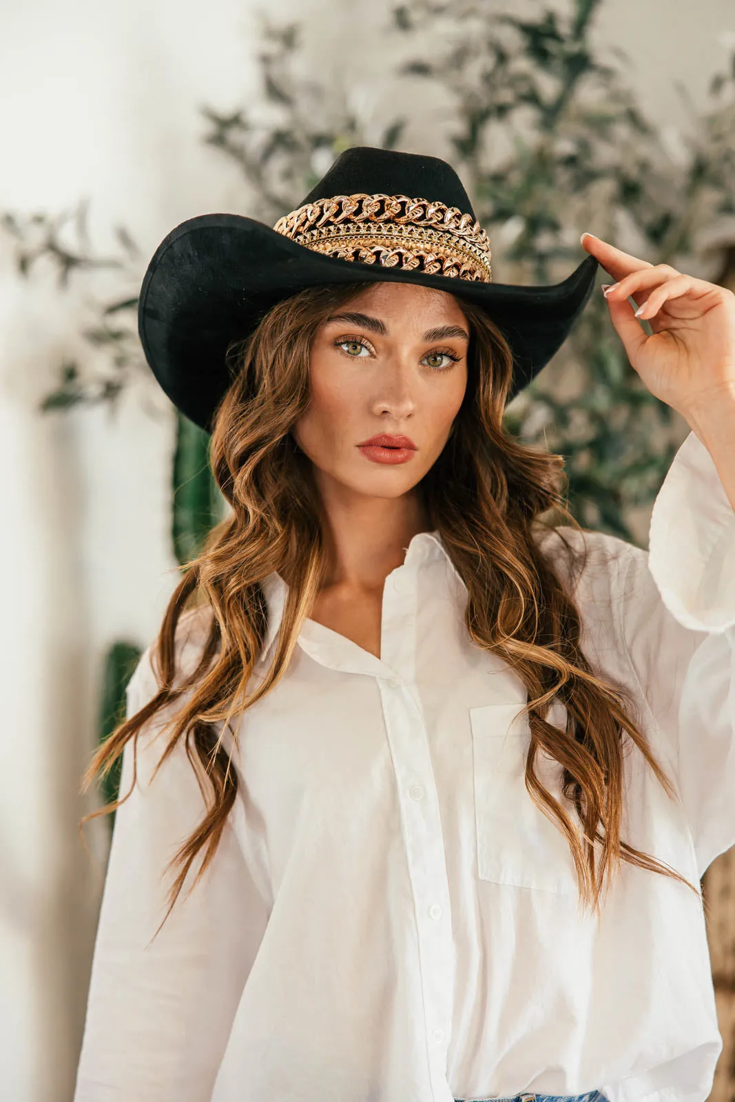 GB ORIGINAL!! The “Beth Dutton” Chain Banded Suede Hat in Black