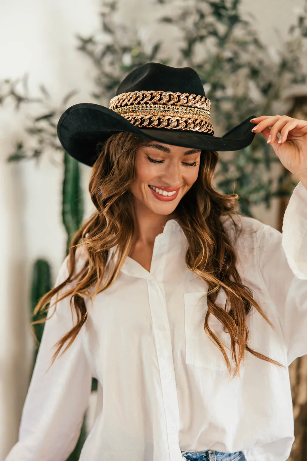 GB ORIGINAL!! The “Beth Dutton” Chain Banded Suede Hat in Black