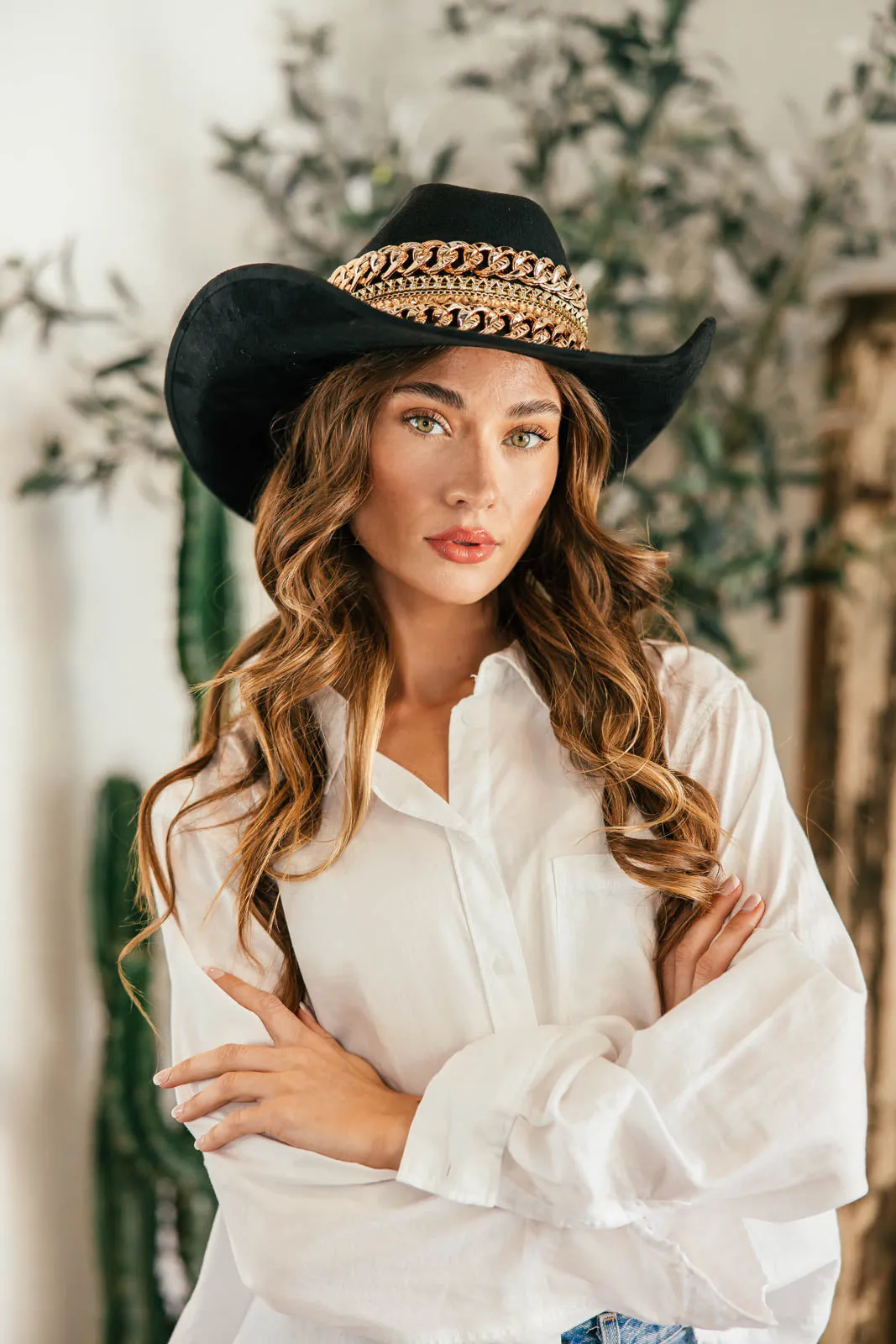 GB ORIGINAL!! The “Beth Dutton” Chain Banded Suede Hat in Black