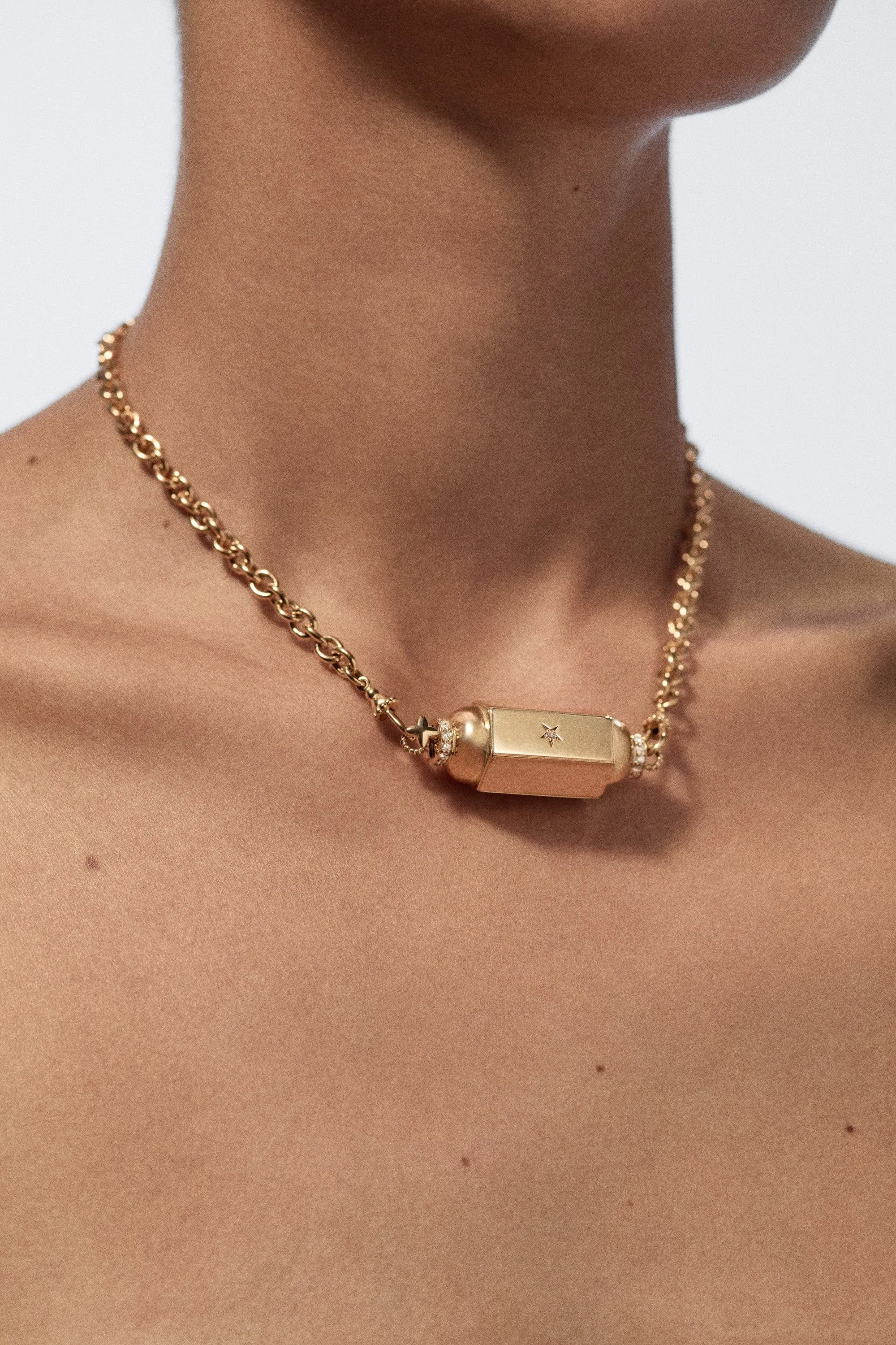 Jumbo Locket on Rosa Classic Chain