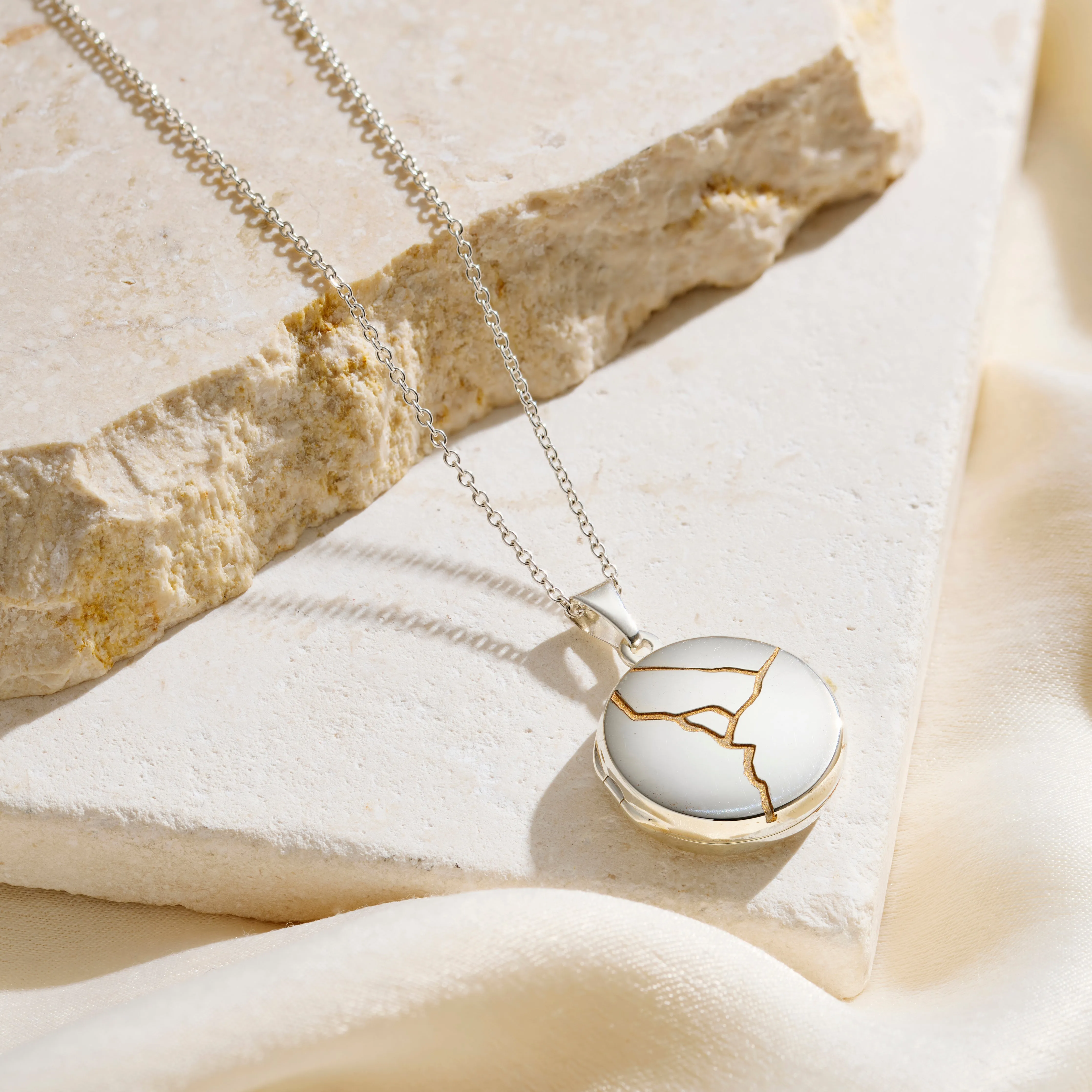 Small Round Kintsugi Locket Necklace