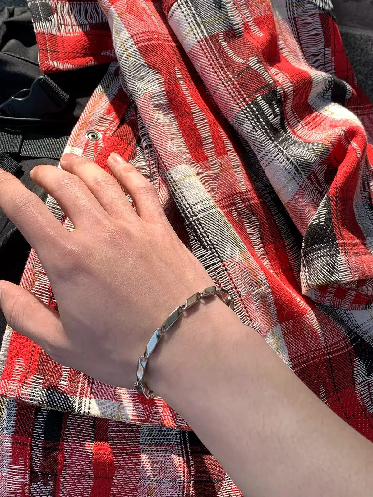 Subtle Twist Metallic Bracelet