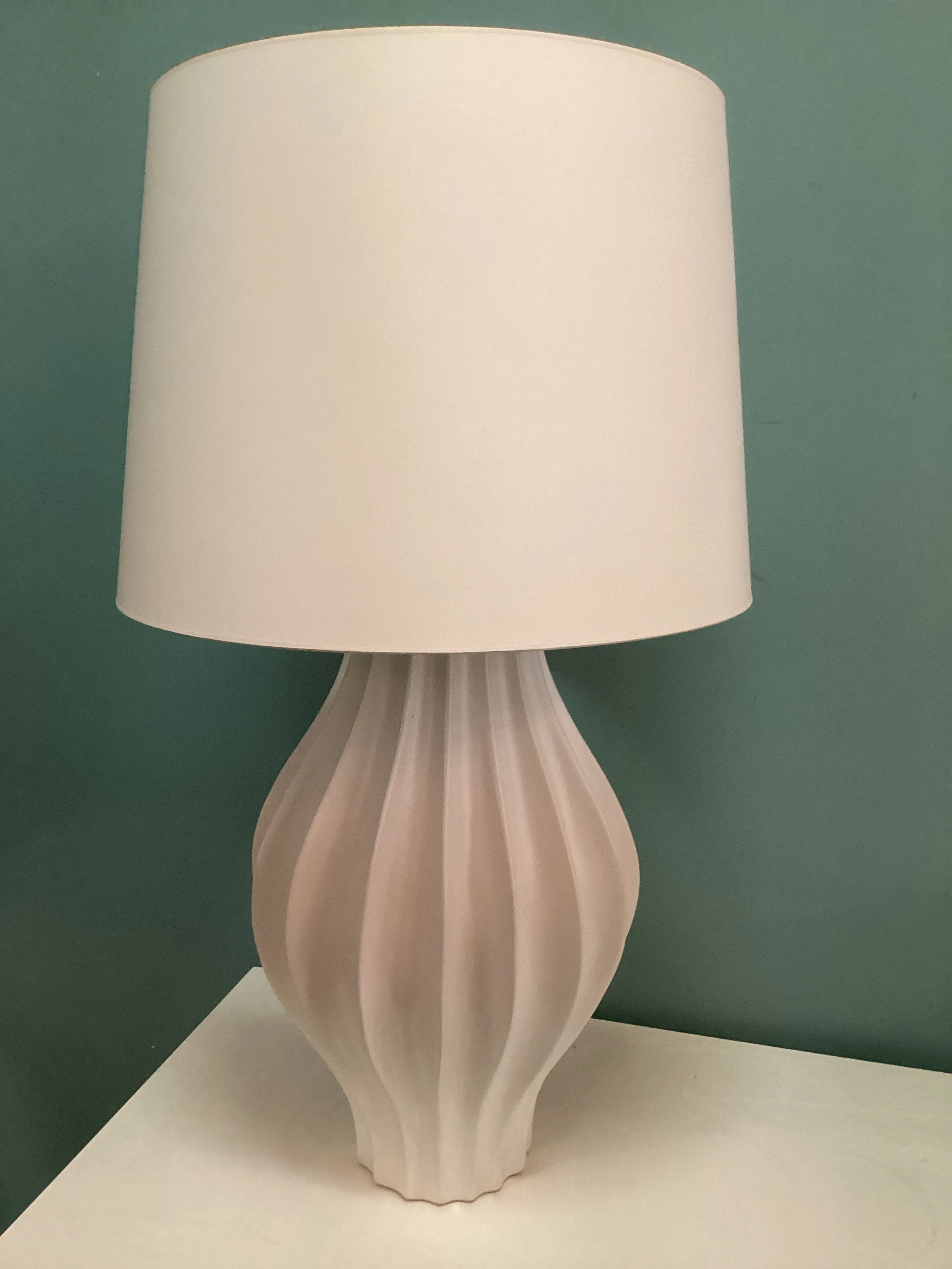 White Contemporary Matte Finish Lamp